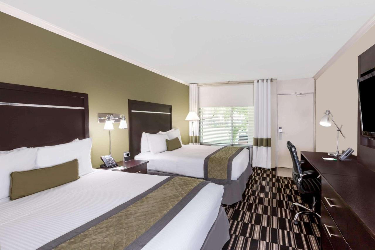 Wyndham Garden San Jose Airport Hotel Eksteriør billede